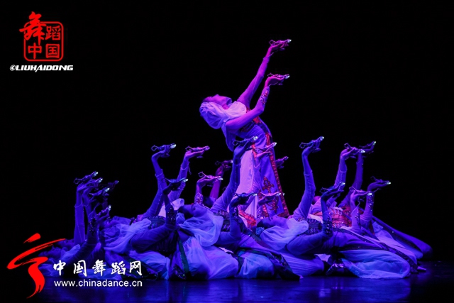 中国好舞蹈冠军古丽米娜个人专场《花之情42.jpg