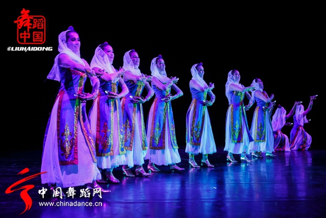 中国好舞蹈冠军古丽米娜个人专场《花之情46.jpg
