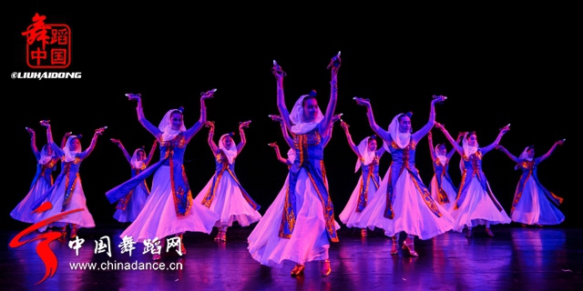 中国好舞蹈冠军古丽米娜个人专场《花之情48.jpg
