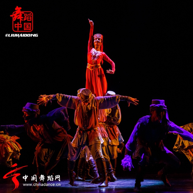 中国好舞蹈冠军古丽米娜个人专场《花之情49.jpg