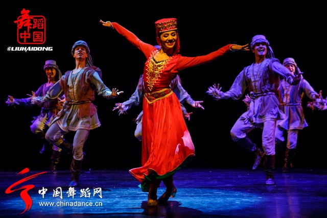 中国好舞蹈冠军古丽米娜个人专场《花之情51.jpg
