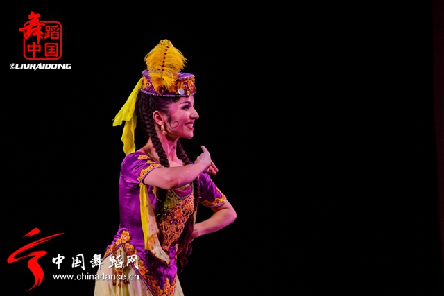 中国好舞蹈冠军古丽米娜个人专场《花之情52.jpg