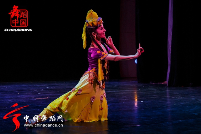 中国好舞蹈冠军古丽米娜个人专场《花之情53.jpg