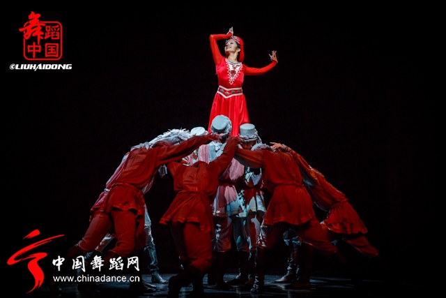 中国好舞蹈冠军古丽米娜个人专场《花之情60.jpg