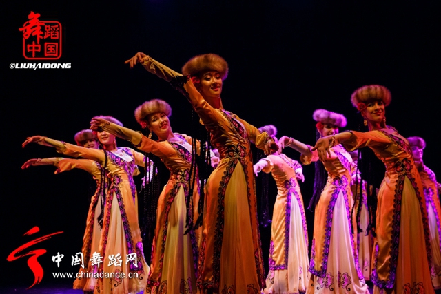 中国好舞蹈冠军古丽米娜个人专场《花之情77.jpg