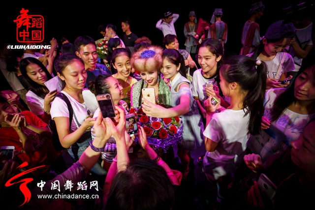 中国好舞蹈冠军古丽米娜个人专场《花之情78.jpg