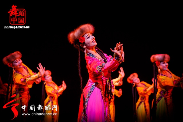 中国好舞蹈冠军古丽米娜个人专场《花之情82.jpg