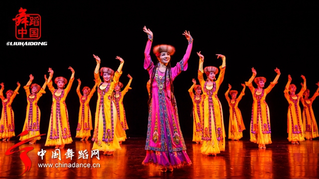 中国好舞蹈冠军古丽米娜个人专场《花之情85.jpg