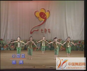 幼儿舞蹈 小豆豆 表演[(000130)21-47-32].JPG