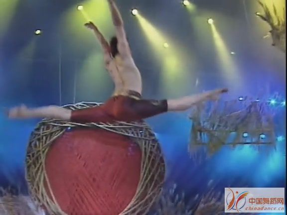 央视春节晚会十年精粹(94-03年) 系列A[(063366)13-22-32].JPG