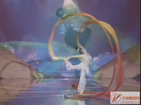 央视春节晚会十年精粹(94-03年) 系列B[(024726)18-32-01].JPG