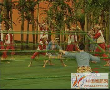 黎族舞蹈 《竹竿舞》[(002665)12-37-56].JPG