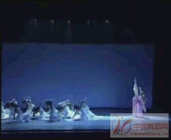 红楼梦红楼.葬花魂 MPEG[(063072)19-37-51].JPG