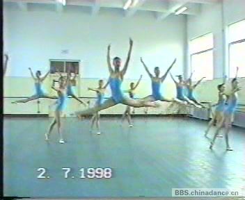 民间舞示范课[(051290)23-40-27].JPG