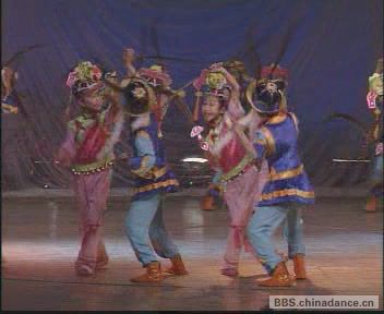 少儿满族舞蹈 花翎舞[(001836)21-31-47].JPG