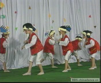 幼儿优秀舞蹈 《王老先生有块地》[(000847)21-26-19].JPG