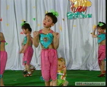 幼儿优秀舞蹈 《我有一个乖娃娃》[(002582)22-07-06].JPG