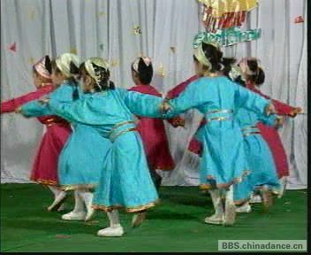 幼儿优秀舞蹈 《草原小骑兵》[(003379)21-24-24].JPG