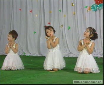 幼儿优秀舞蹈 《小露珠》[(000491)17-21-51].JPG