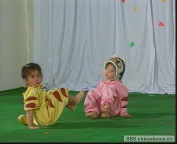 幼儿优秀舞蹈 《两只老虎》[(002397)23-15-18].JPG