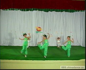 幼儿优秀舞蹈 《春笋》[(004038)19-48-36].JPG