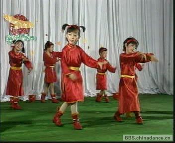 幼儿优秀舞蹈 《挤奶舞》[(001608)21-35-18].JPG