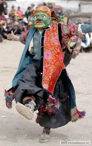典型的藏族舞蹈姿势.jpg