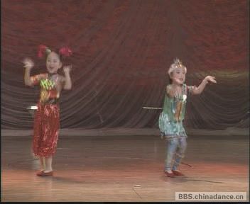 少儿高山族舞蹈 童心锁[(000380)18-44-17].JPG