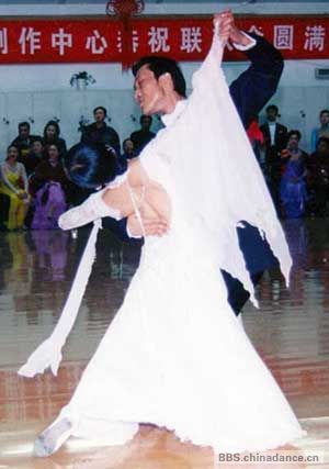 彭伟王金玲照片