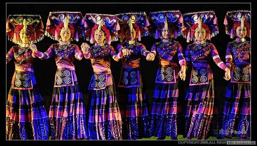 89：展现四川丰富的藏羌彝民族文化精华之《花伞背婚》（彝）（领舞：郭千）