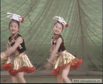 苗族舞蹈 苗山娃[(002590)19-48-39].JPG