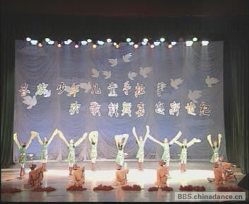 少儿藏族舞蹈 献上洁白的哈达[(003060)19-47-29].JPG