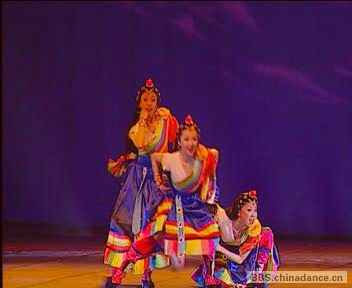 藏族女子三人舞 格桑梅朵.jpg