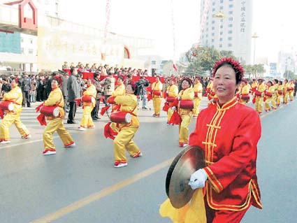 喜看民间文化腰鼓