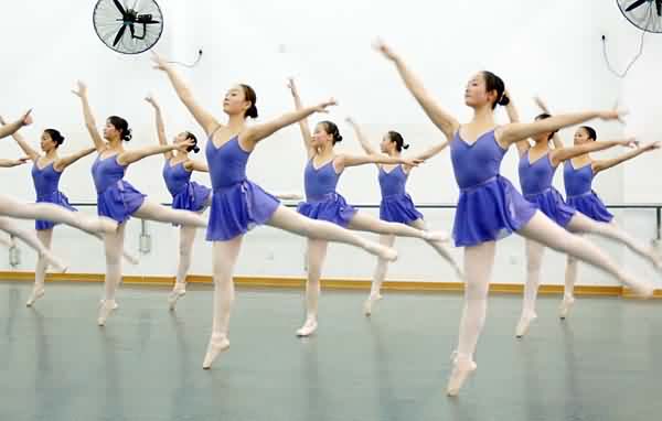 中歌艺术学院舞蹈课3.jpg