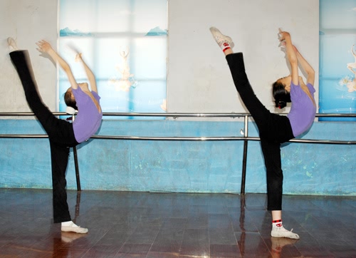 严谨的课堂教学--基本功训练 章丘市舞蹈学校4.jpg