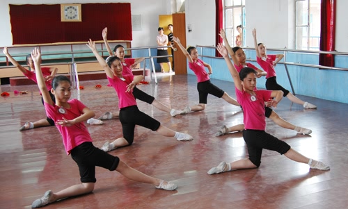 严谨的课堂教学--中国古典舞 章丘市舞蹈学校红梅赞.jpg