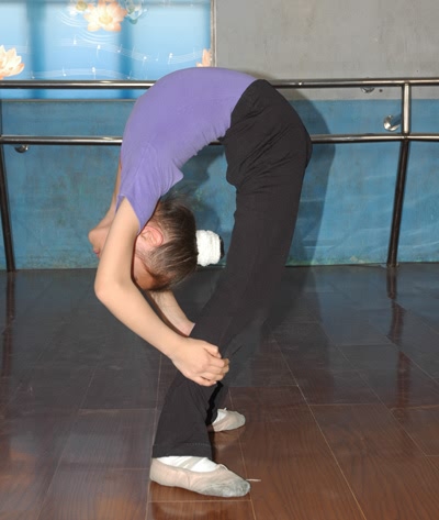 严谨的课堂教学--基本功训练 章丘市舞蹈学校7.jpg