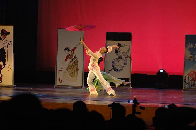 北大学生舞蹈团演出片段21.jpg
