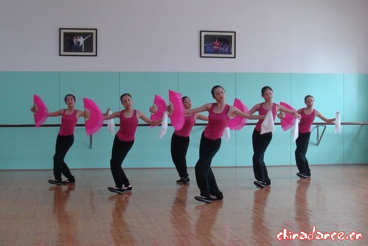 江西中山舞蹈学校2006—2007学年下学期期末专业考试集锦31.jpg