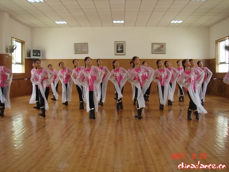 江西中山舞蹈学校2006—2007学年下学期期末专业考试集锦06.jpg