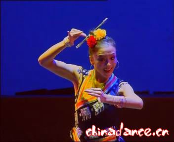 05 苗族独舞《绣女》表演者：伍晶晶 北京舞蹈学院.jpg