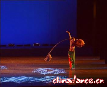 07 傣族独舞《荡悠悠》 表演者：张薰元 云南艺术学院.jpg