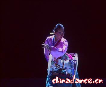 04 朝鲜族独舞《迎鼓》表演者：滕宇 北京舞蹈学院.jpg