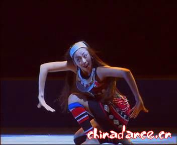 10 佤族独舞《黑珍珠》表演者：李宇 东北师范大学音乐学院舞蹈系.jpg