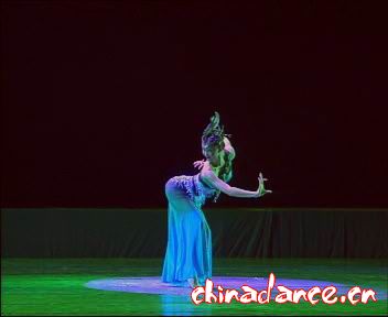 06 傣族独舞《孔雀飞来》表演者：徐萌 北京舞蹈学院.jpg