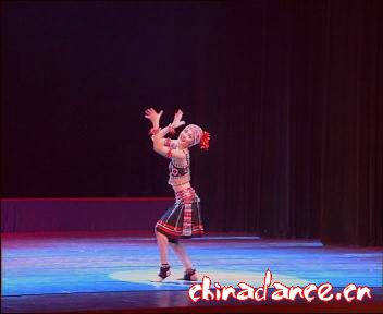09 土家族独舞《颤》表演者：罗珊 四川省舞蹈学校.jpg