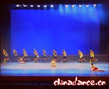 11 藏族群舞《大卓玛小卓玛》表演单位：厦门戏曲舞蹈学校.jpg