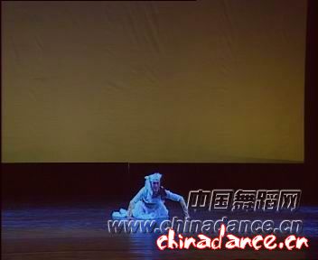 09.［蒙族］独舞《母亲的乳汁》（苏荣娜 中央民族大学舞蹈学院）.jpg