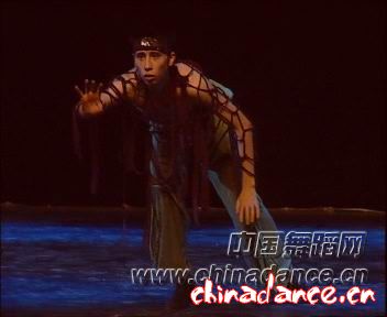 07.［古典］男子独舞《无人地世界》（朱聘 北京舞蹈学院）.jpg